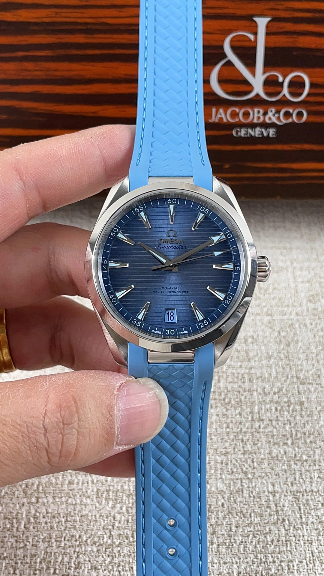 UrbanChic CBD Factory Omega Seamaster Aqua Terra 150M 41mm Summer Blue Teak Dial Smooth Bezel Light Blue Rubber Strap(220.12.41.21.03.008) 1:1 Super Clone – Dandong 8900 Movement 262